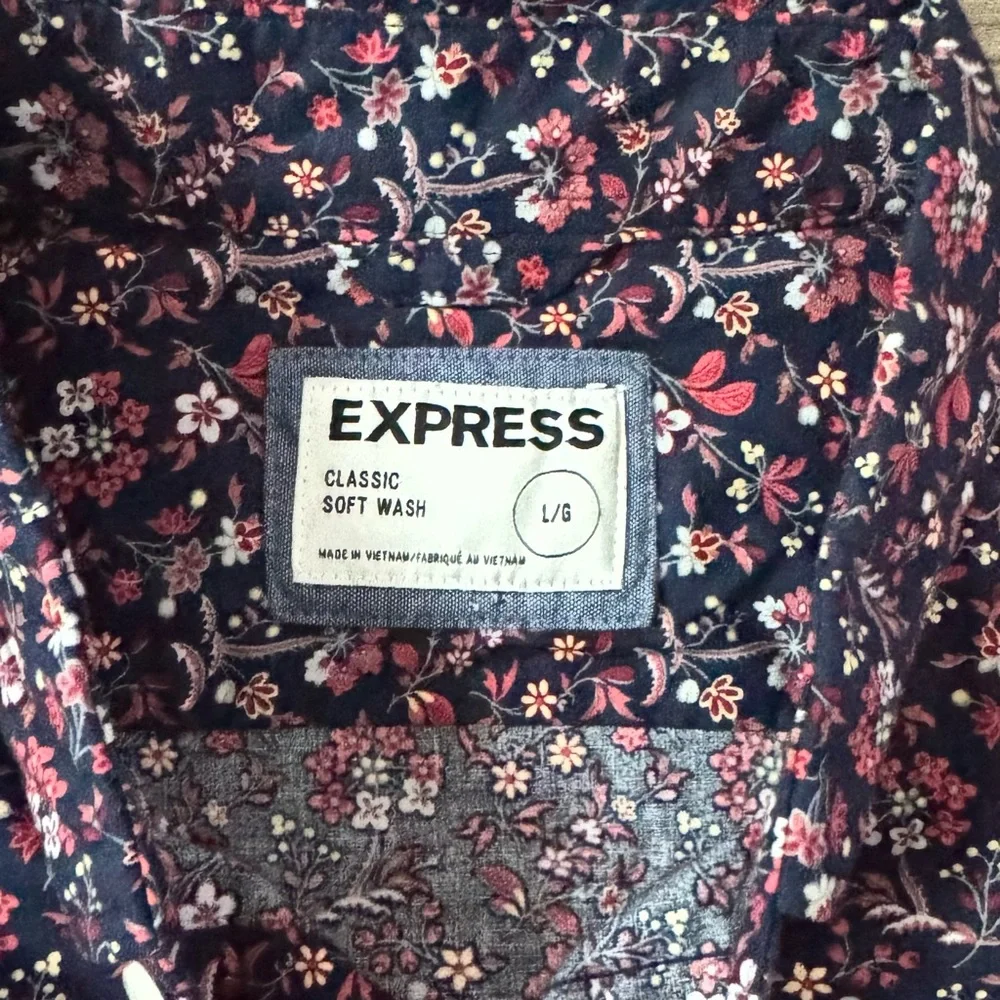 EXPRESS Men's Navy Floral Button Down Long Sleeve
Shirt size Large (NWT) - Picture 8 of 11